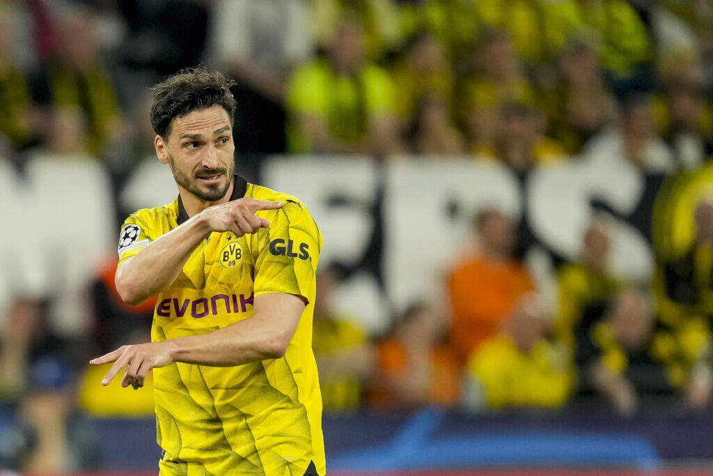 Mats Hummels (Borussia Dortmund) gestikuliert waehrend des halbfinal hinspiels der UEFA Champions League 2023/24 zwischen BV Borussia Dortmund und Paris Saint-Germain im Signal Iduna Park am 01. May 2024 in Dortmund, Deutschland. (Foto von Alex Gottschalk/DeFodi Images)   

Mats Hummels (Borussia Dortmund) gestures during the UEFA Champions League 2023/24 - Semi-finals First Leg match between Borussia Dortmund vs Paris Saint-Germain at Signal Iduna Park on May 1, 2024 in Dortmund, Germany. (Photo by Alex Gottschalk/DeFodi Images) 
LIGA MISTRZOW PILKA NOZNA SEZON 2023/2024
FOT.DEFODI IMAGES/newspix.pl / 400mm.pl
POLAND ONLY!

---
newspix.pl / 400mm.pl