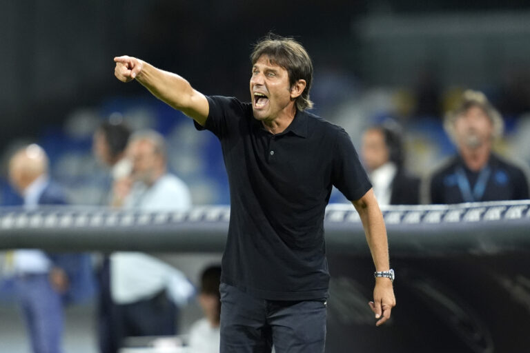 Head coach Antonio Conte (SSC Napoli) gestures during the Serie A match between SSC Napoli and Bologna FC at Diego Armando Maradona Stadium on August 25, 2024 in Naples, Italy.   (Photo by Matteo Ciambelli/DeFodi Images)  
LIGA WLOSKA PILKA NOZNA SEZON 2024/2025
FOT. DEFODI IMAGES/newspix.pl / 400mm.pl

POLAND ONLY !!
---
newspix.pl / 400mm.pl