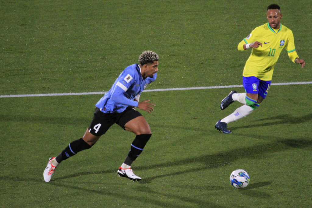 October 18, 2023, Montevideo, Uruguay: Centenario Stadium Ronald Araujo from Uruguay compete with Neymar from Brazil, during the match between Uruguay and Brazil, in the 4th round of the FIFA 2026 Qualifiers, at the Centenario Stadium, this Tuesday 17. 30761  (Credit Image: © Pool Pelaez Burga/Sport Press Photo via ZUMA Press) 
ELIMINACJE DO MISTRZOSTW SWIATA W PILCE NOZNEJ FIFA 2026 PILKA NOZNA
URUGWAJ v BRAZYLIA
FOT. ZUMA/newspix.pl / 400mm.pl

POLAND ONLY !!!
---
newspix.pl / 400mm.pl