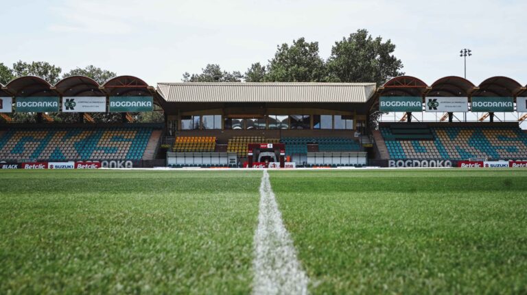 LECZNA 27.07.2024
MECZ 2. KOLEJKA BETCLIC I LIGA SEZON 2024/25 --- POLISH FIRST LEAGUE FOOTBALL MATCH: GORNIK LECZNA - STAL RZESZOW
stadion gornika leczna widok ogolny
FOT. Kacper Pacocha / 400mm.pl