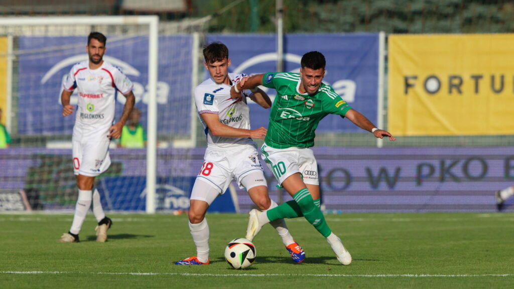 Radom 09.08.2024
Mecz 4. kolejka  PKO Bank Polski Ekstraklasa sezon 2024/25 --- Polish Top League football match
Radomiak Radom - Gornik Zabrze
Lukas Ambros Roberto Alves  
FOT. MARCIN SOLARZ/400mm.pl