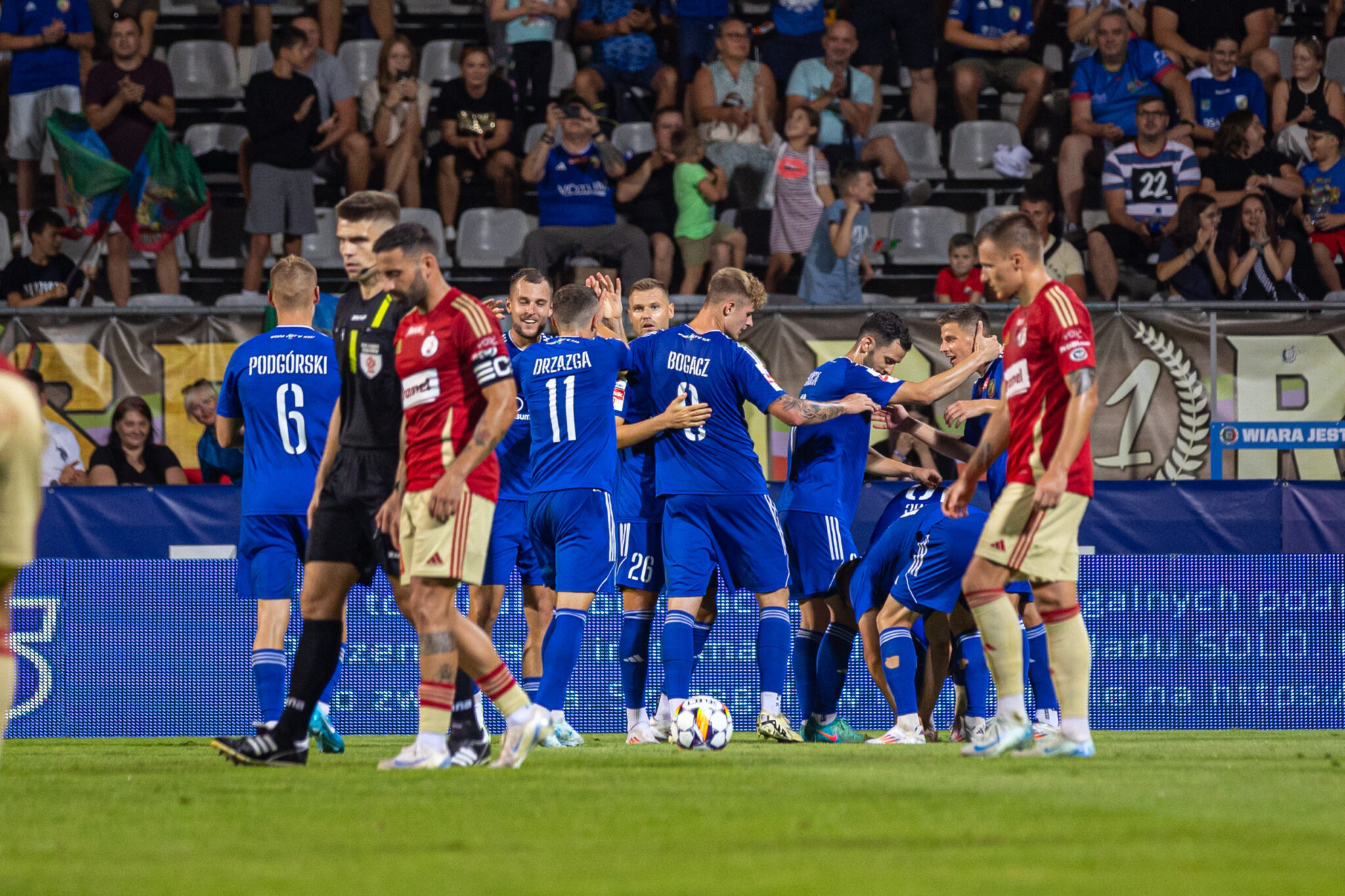 LEGNICA 10.08.2024
MECZ 4. KOLEJKA BETCLIC I LIGA SEZON 2024/25 --- POLISH FIRST LEAGUE FOOTBALL MATCH IN LEGNICA: MIEDZ LEGNICA - LKS LODZ
nz BENEDIK MIOC GOL GOAL CIESZYNKA RADOSC DRUZYNA TEAM MATEUSZ GRUDZINSKI FLORIAN HARTHERZ KRZYSZTOF DRZAZGA WIKTOR BOGACZ JACEK PODGORSKI VICTOR MOYA MARTINEZ CHUCA
FOT. ERNEST KOLODZIEJ/400mm.pl