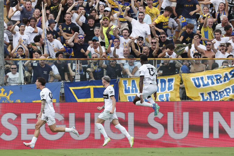 August 17, 2024, Parma, Italy: Parma&#039;s   Dennis Man       jubilates with his teammates after scoring the goal during the Italian Serie A soccer match Parma Calcio vs ACF Fiorentina  at Ennio Tardini stadium in Parma, Italy, 17 August 2024. ANSA / ELISABETTA BARACCHI (Credit Image: © ANSA via ZUMA Press)
LIGA WLOSKA PILKA NOZNA SEZON 2024/2025
FOT. ZUMA/newspix.pl / 400mm.pl
POLAND ONLY!
---
newspix.pl / 400mm.pl