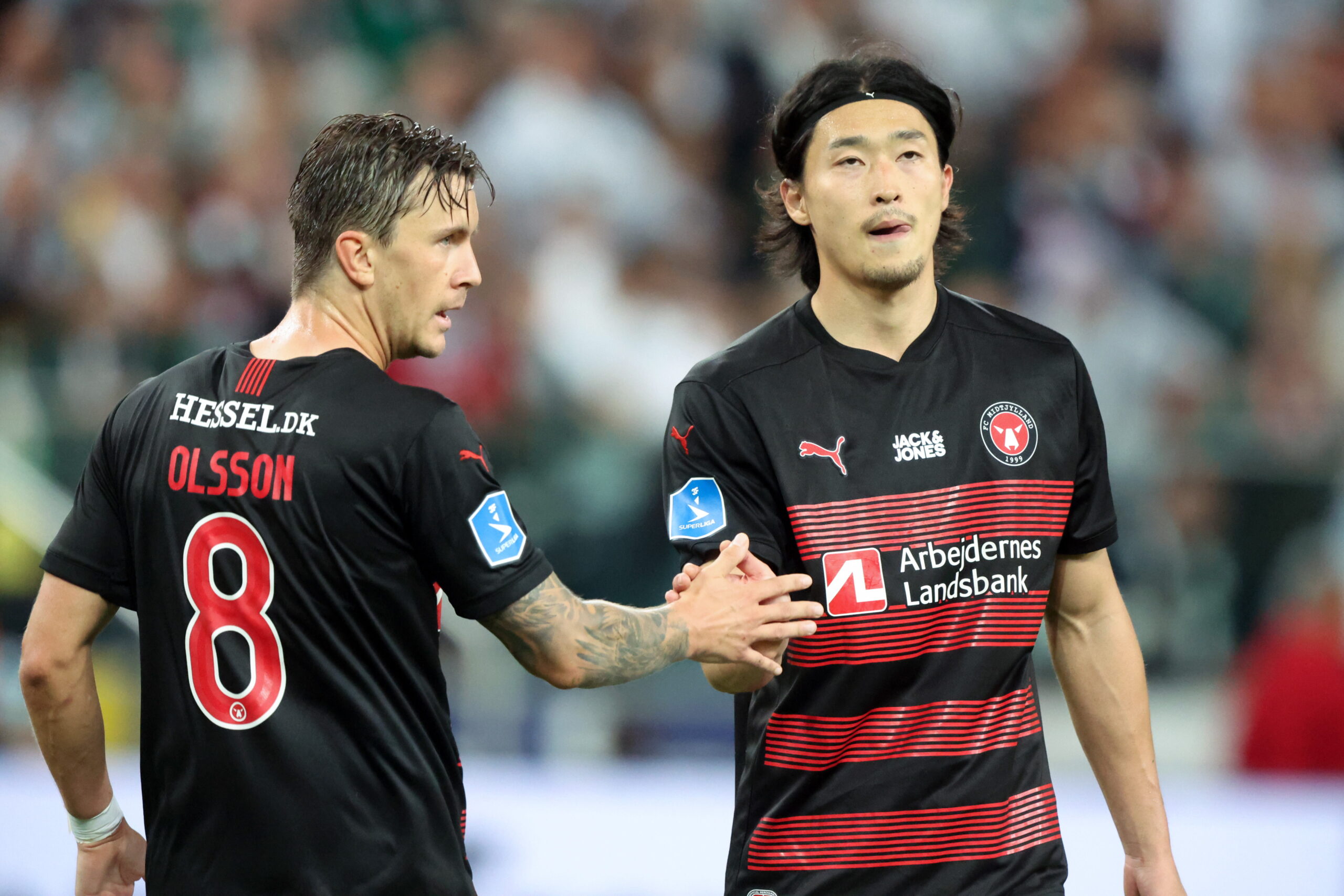 WARSZAWA 31.08.2023
REWANZOWY MECZ IV RUNDA ELIMINACYJNA LIGA KONFERENCJI EUROPY SEZON 2023/24 --- UEFA EUROPA CONFERENCE LEAGUE FOURTH QUALIFYING ROUND SECOND MATCH IN WARSAW: LEGIA WARSZAWA - FC MIDTJYLLAND 1:1 k. 6:5
KRISTOFFER OLSSON  GUE-SUNG CHO
FOT. PIOTR KUCZA/400mm.pl