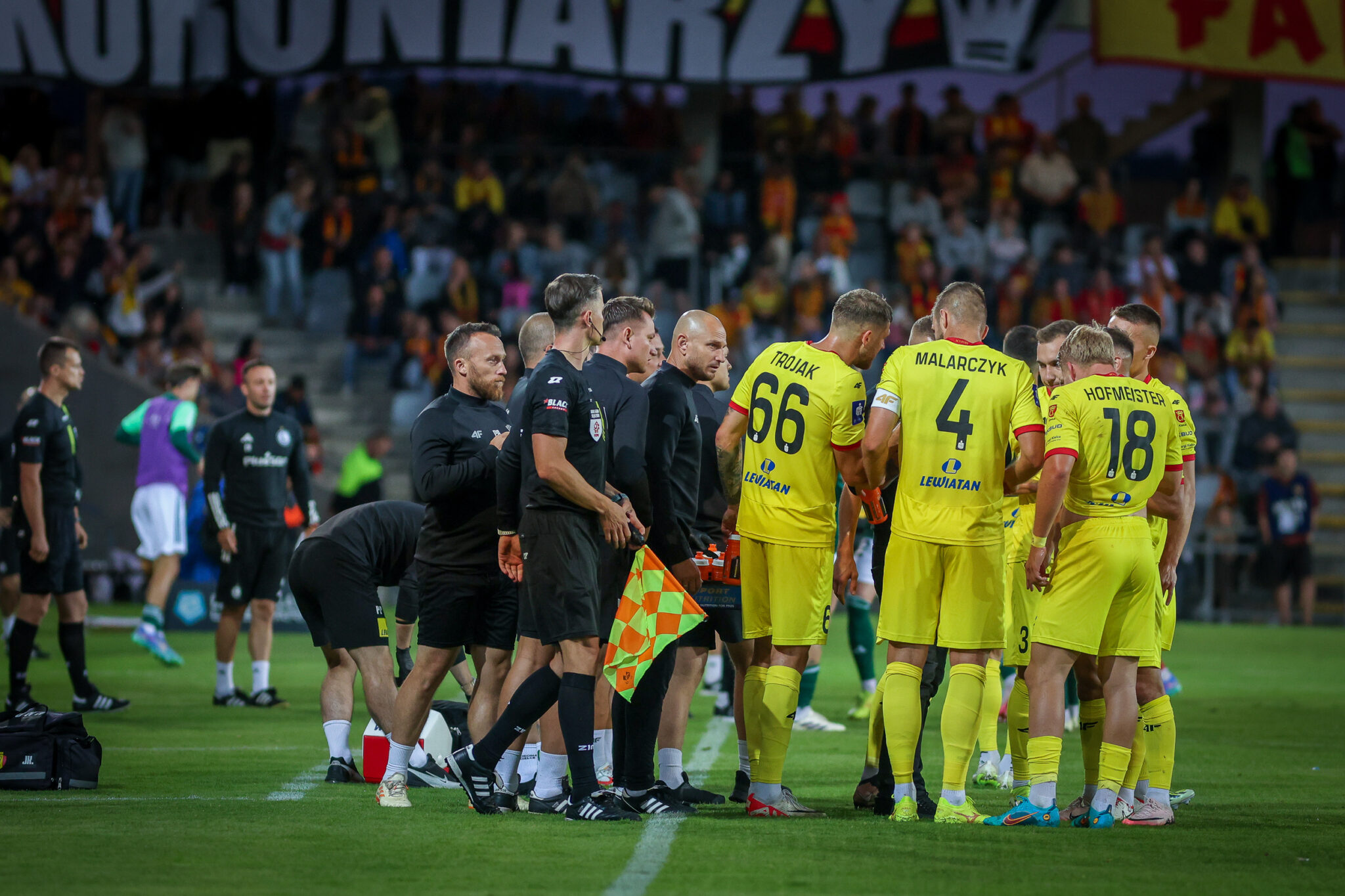 Kielce, 28.07.2024
EKSTRAKLASA PILKA NOZNA MECZ KORONA KIELCE - LEGIA WARSZAWA
POLISH LEAGUE FOOTBALL MATCH KORONA KIELCE - LEGIA WARSZAWA

NZ KORONA DRUZYNA

FOT. Pawel Janczyk / 400mm.pl