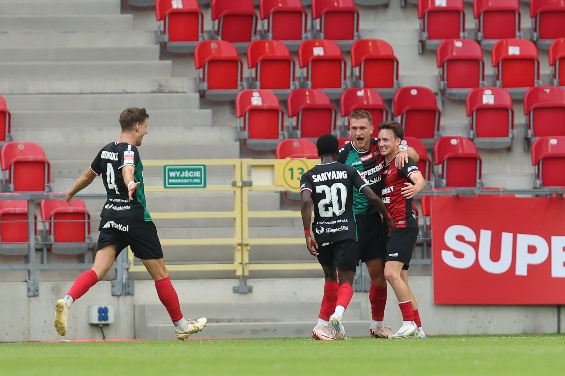 TYCHY 02.08.2024
MECZ BETCLIC I LIGA SEZON 2024/25  POLISH FOOTBALL FIRST LEAGUE MATCH : GKS TYCHY - WARTA POZNAN
WIKTOR ZYTEK JULIUS ERTLTHALER RADOSC GKS TYCHY
FOT. MICHAL CHWIEDUK / 400mm.pl