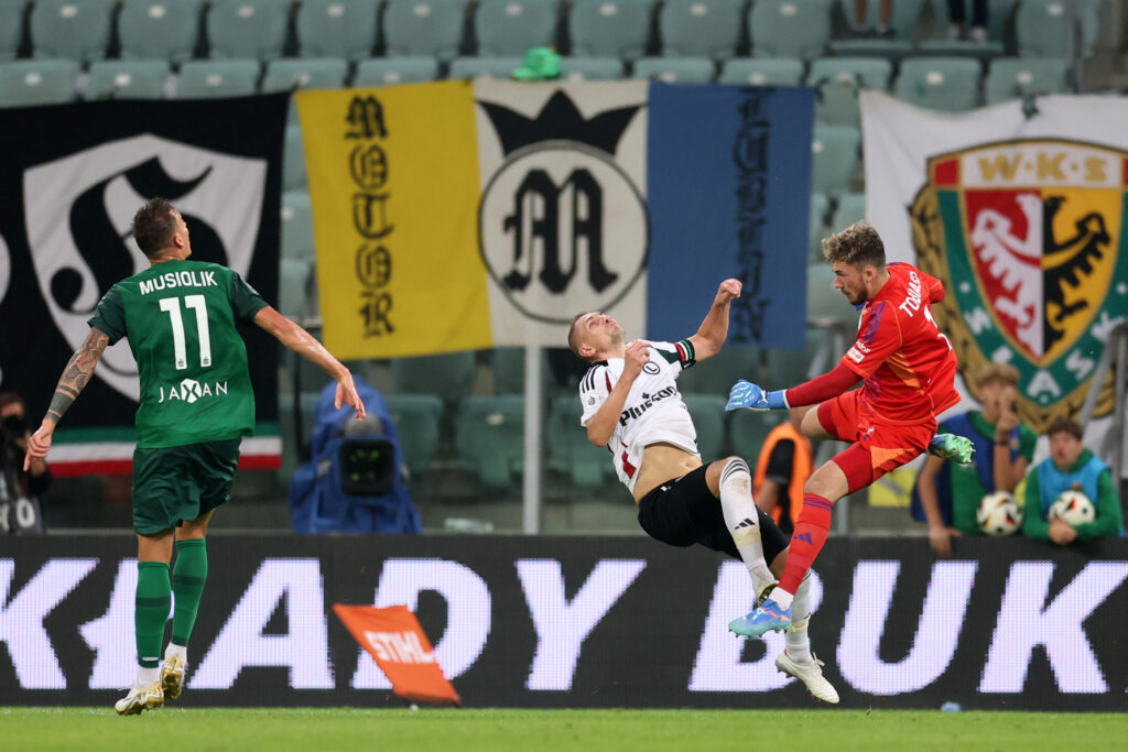 WROCLAW 25.08.2024
MECZ 6. KOLEJKA PKO EKSTRAKLASA SEZON 2024/25: SLASK WROCLAW - LEGIA WARSZAWA --- POLISH FOOTBALL TOP LEAGUE MATCH: SLASK WROCLAW - LEGIA WARSAW
ARTUR JEDRZEJCZYK  KACPER TOBIASZ
FOT. PIOTR KUCZA/400mm.pl