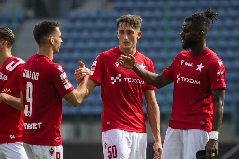 KRAKOW, 28.07.2024
BETCLIC I LIGA PILKA NOZNA MECZ WISLA KRAKOW - POLONIA WARSZAWA
POLISH 2ND DIVISION LEAGUE FOOTBALL GAME WISLA KRAKOW - POLONIA WARSZAWA
NZ ANGEL RODADO MARIUSZ KUTWA JOSEPH COLLEY
FOT. ZUZA TWARDOSZ / 400mm.pl