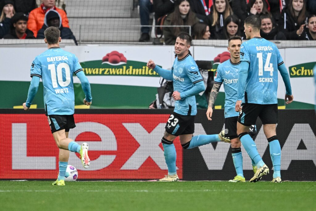 Freiburg, Deutschland, 17.03.24: Adam Hlozek (Bayer 04 Leverkusen) Torjubel, jubelt nach seinem treffer zum 1:2 waehrend des 1.Bundesliga Spiels zwischen dem SC Freiburg vs Bayer 04 Leverkusen im Europa-Park Stadion am 17. Maerz 2024 in  Freiburg, Deutschland. (Foto von Harry Langer/DeFodi Images)

Freiburg, Germany, 17.03.24: Adam Hlozek (Bayer 04 Leverkusen) celebrates after scoring his team&#039;s second goal with teammates during the 1.Bundesliga match between SC Freiburg vs Bayer 04 Leverkusen at Europa-Park Stadion on March 17, 2024 in Freiburg, Germany. (Photo by Harry Langer/DeFodi Images) DFB/DFL REGULATIONS PROHIBIT ANY USE OF PHOTOGRAPHS AS IMAGE SEQUENCES AND/OR QUASI-VIDEO. 
LIGA NIEMIECKA PILKA NOZNA SEZON 2023/2024
FOT. DEFODI IMAGES/newspix.pl / 400mm.pl

POLAND ONLY !!!
---
newspix.pl / 400mm.pl