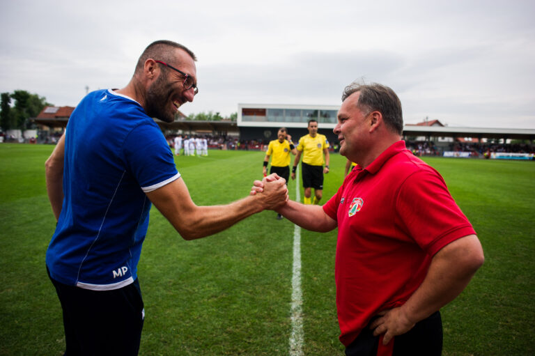 2017.08.06 NIEPOLOMICE
SPORT PILKA NOZNA 
NICE I LIGA SEZON 2017/2018
KOLEJKA 2
PUSZCZA NIEPOLOMICE - RAKOW CZESTOCHOWA
NZ TOMASZ TULACZ TRENER PUSZCZA NIEPOLOMICE MAREK PAPSZUN TRENER RAKOW 
FOT LUKASZ KRAJEWSKI / 400mm.pl