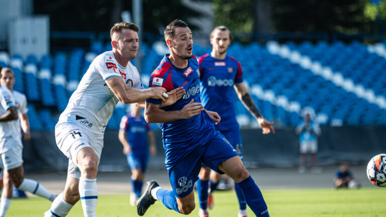 RZESZOW 24.08.2024
MECZ 7. KOLEJKA BETCLIC I LIGA SEZON 2024/25 --- POLISH FIRST LEAGUE FOOTBALL MATCH: STAL RZESZOW - ODRA OPOLE
KAMIL KOSCIELNY EDVIN MURATOVIC
FOT. MICHAL TRZPIS/400MM.PL