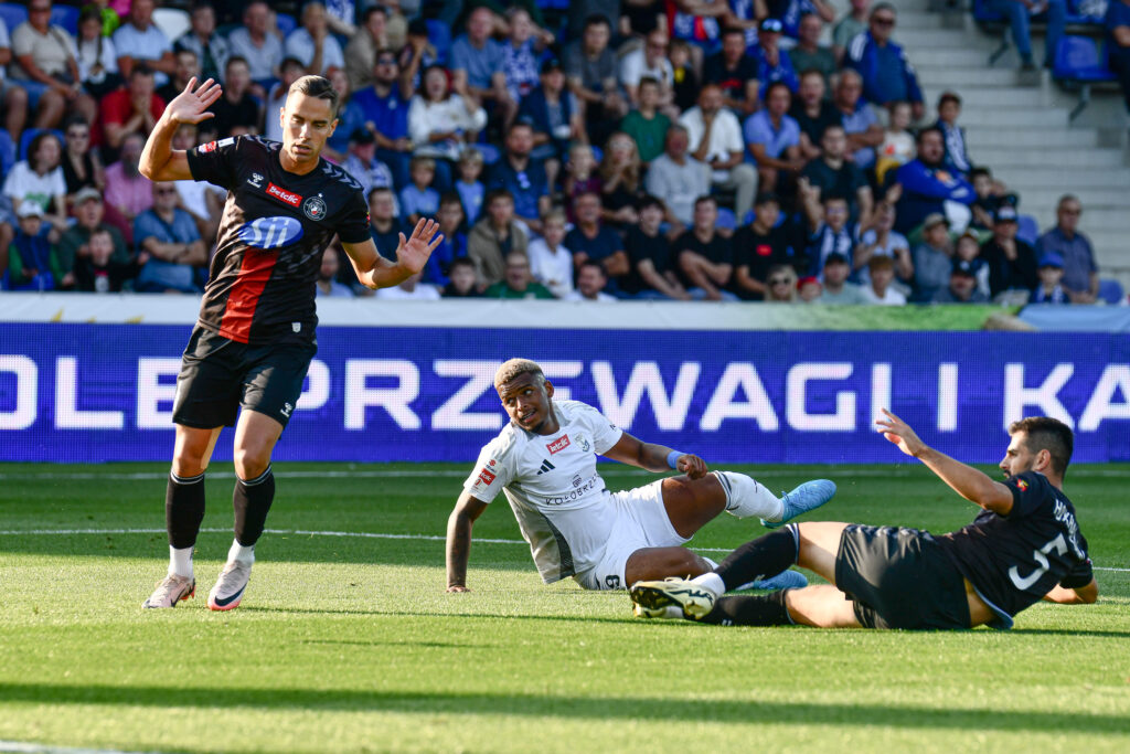 KOLOBRZEG, 20.08.2024

PILKA NOZNA. BETCLIC 1 LIGA. SEZON 2024/2025. MECZ 6. KOLEJKA. KOTWICA KOLOBRZEG - POLONIA WARSZAWA.

— — — 
FOOTBALL. POLISH FIRST LEAGUE MATCH: KOTWICA KOLOBRZEG - POLONIA WARSZAWA.

NZ JONATHAN JUNIOR

FOT. JAKUB BARANSKI / 400MM.PL