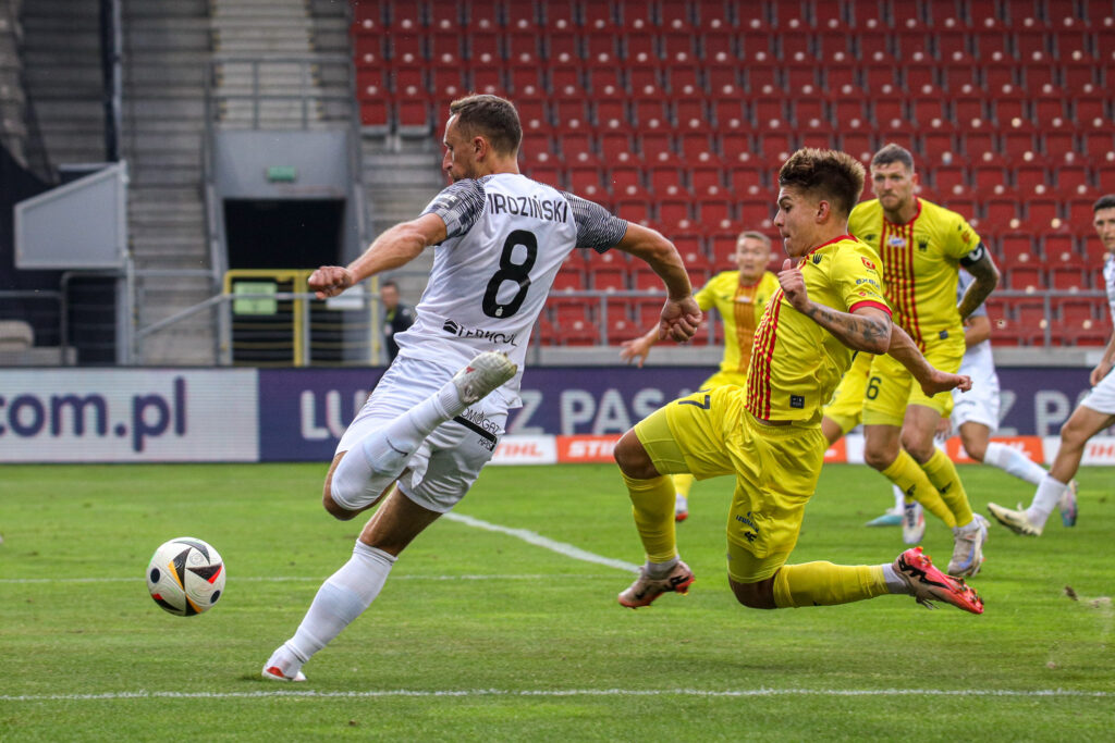 KRAKOW 31.08.2024
MECZ 7 KOLEJKA PKO EKSTRAKLASA  SEZON 2024/2025 -- POLISH FOOTBALL FIRST LEAGUE MATCH: Puszcza Niepolomice - Korona Kielce
NZ PIOTR MROZINSKI PEDRO NUNO
FOT. JACEK STANISLAWEK / 400mm.pl