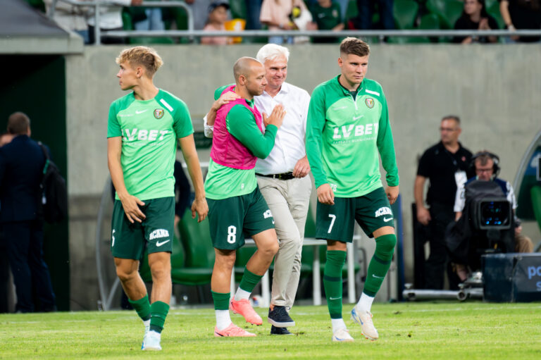 WROCLAW 01.08.2024
DRUGI MECZ II RUNDA ELIMINACYJNA LIGA KONFERENCJI EUROPY SEZON 2024/25 --- UEFA EUROPA CONFERENCE LEAGUE SECOND QUALIFYING ROUND SECOUND MATCH IN WROCLAW: SLASK WROCLAW - RIGA FC
LUKASZ GERSTENSTEIN , PATRICK OLSEN , JACEK MAGIERA , PIOTR SAMIEC-TALAR , RADOSC PO WYGRANYM MECZU
FOT. PAWEL LIPNICKI/400mm.pl