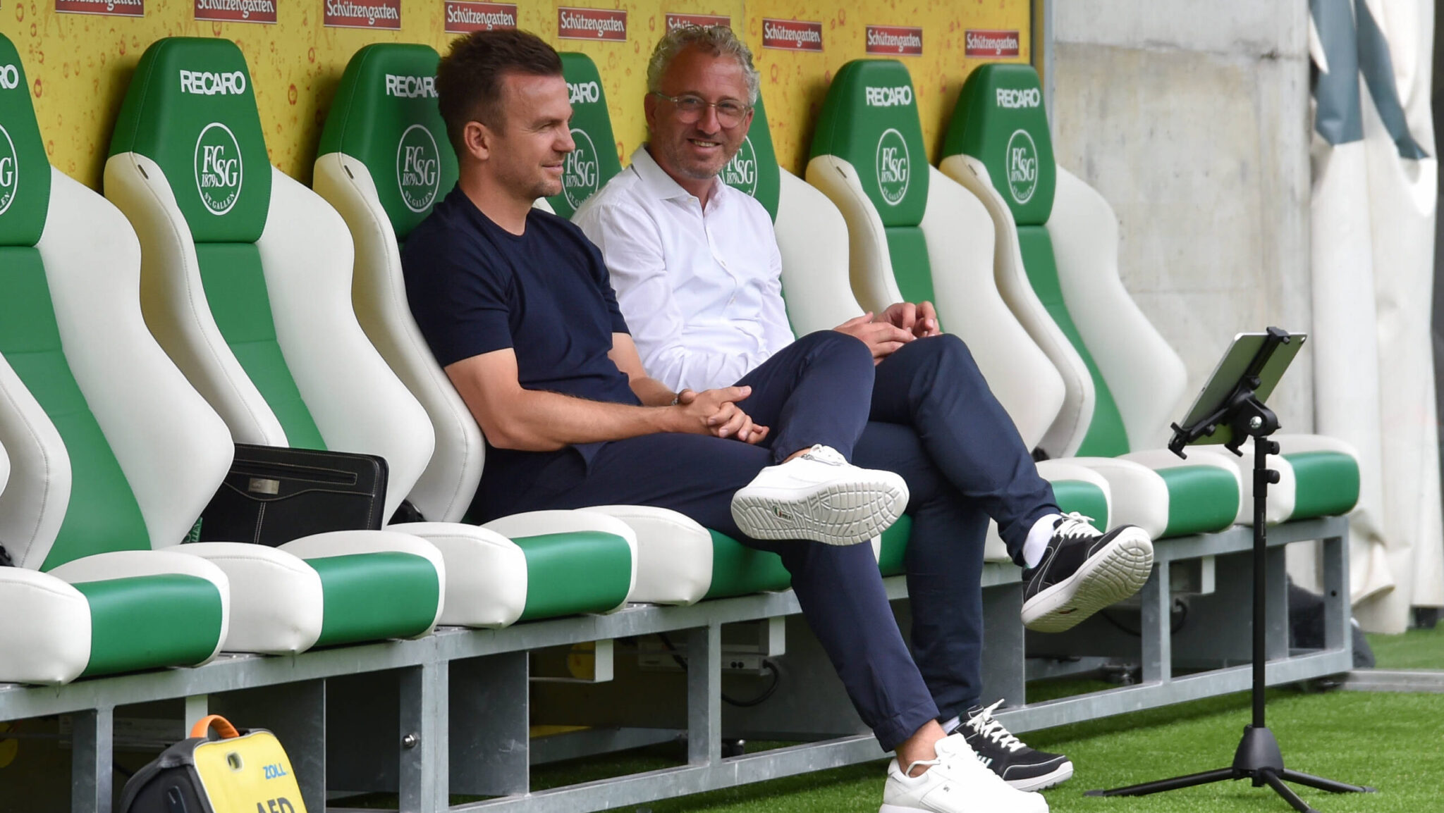 Fussball, Super League 2024/25, FC St.Gallen vs. BSC Young Boys, Kybunpark St.Gallen, Switzerland,St. Gallen Trainer Enrico Maassen und Sportchef Roger Stilz St.Gallen Stadion Kyburnpark Schweiz *** Football, Super League 2024 25, FC St Gallen vs BSC Young Boys, Kybunpark St Gallen, Switzerland,St Gallen coach Enrico Maassen and sports director Roger Stilz St Gallen stadium Kyburnpark Switzerland Copyright: xFranzxScheferx,Image: 893559386, License: Rights-managed, Restrictions: , Model Release: no, Credit line: Franz Schefer / imago sport / Forum