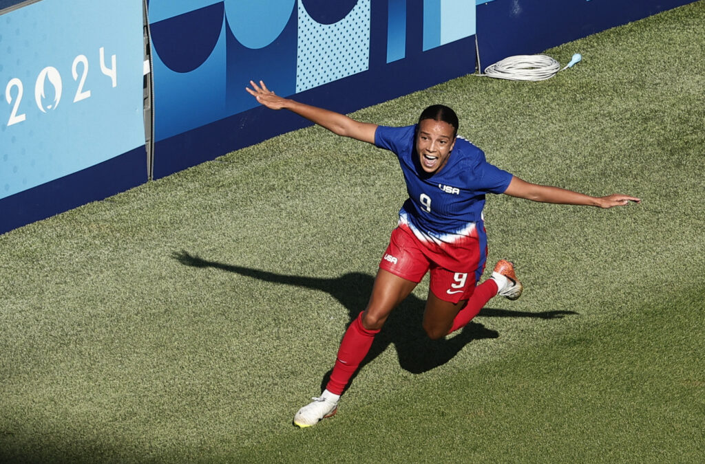 Paris 2024 Olympics - Football - Women&#039;s Gold Medal Match - Brazil vs United States - Parc des Princes, Paris, France - August 10, 2024. Mallory Swanson of the United States celebrates scoring their first goal.,Image: 897627349, License: Rights-managed, Restrictions: , Model Release: no, Credit line: Benoit Tessier / Reuters / Forum