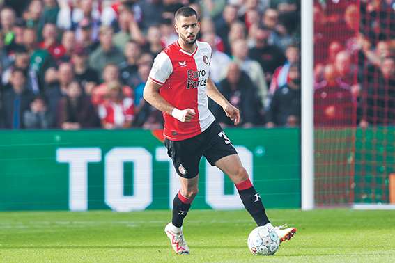 Rotterdam, Niederlande, 30.09.2023: David Hancko (Feyenoord Rotterdam) in aktion, kontrolliert den Ball waehrend des Spiels der  Eredivisie zwischen SC Feyenoord vs Go Ahead Eagles im de Kuip  am 30. September 2023 in Rotterdam, Niederlande. (Foto von NESimages/Herman Dingler/DeFodi Images)

Rotterdam, Netherlands, 30.09.2023: David Hancko (Feyenoord Rotterdam) controls the ball during the Eredivisie match between SC Feyenoord vs Go Ahead Eagles at the de Kuip on September 30, 2023 in Rotterdam, Netherlands. (Photo by NESimages/Herman Dingler/DeFodi Images)  
LIGA HOLENDERSKA PILKA NOZNA SEZON 2023/2024

FOT.DEFODI IMAGES/newspix.pl / 400mm.pl
POLAND ONLY!

---
newspix.pl / 400mm.pl