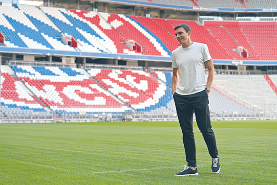 Joao PALHINHA Bayern Muenchen in der Arena, Einzelbild,Freisteller, Ganzkoerperaufnahme,ganze Figur Pressekonferenz. Offizielle Vorstellung Joao PALHINHA Bayern Muenchen am 30.07.2024 in Muenchen. Fussball 1. Bundesliga,Saison 2024/2025. *** Joao PALHINHA Bayern Muenchen in the arena, single picture, cropped, full body shot, whole figure Press conference Official presentation Joao PALHINHA Bayern Muenchen on 30 07 2024 in Munich Football 1 Bundesliga,Season 2024 2025