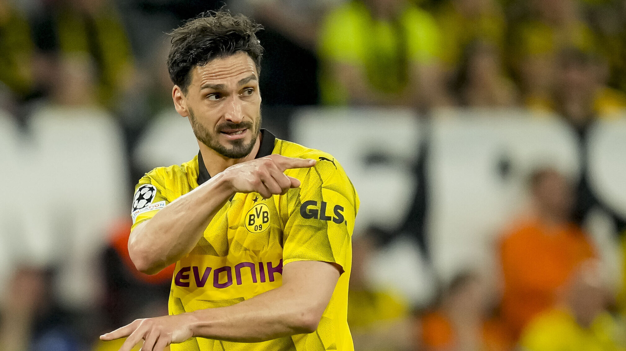 Mats Hummels (Borussia Dortmund) gestikuliert waehrend des halbfinal hinspiels der UEFA Champions League 2023/24 zwischen BV Borussia Dortmund und Paris Saint-Germain im Signal Iduna Park am 01. May 2024 in Dortmund, Deutschland. (Foto von Alex Gottschalk/DeFodi Images)   

Mats Hummels (Borussia Dortmund) gestures during the UEFA Champions League 2023/24 - Semi-finals First Leg match between Borussia Dortmund vs Paris Saint-Germain at Signal Iduna Park on May 1, 2024 in Dortmund, Germany. (Photo by Alex Gottschalk/DeFodi Images) 
LIGA MISTRZOW PILKA NOZNA SEZON 2023/2024
FOT.DEFODI IMAGES/newspix.pl / 400mm.pl
POLAND ONLY!

---
newspix.pl / 400mm.pl