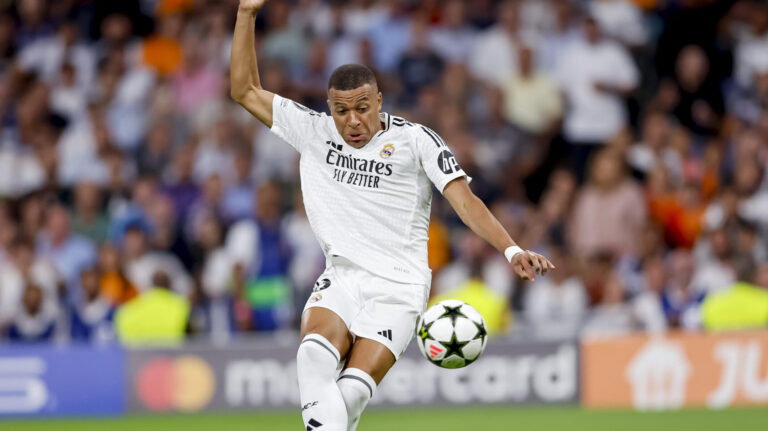 Kylian Mbappe (Real Madrid) scores his team&#039;s first goal during the UEFA Champions League 2024/25 League Phase MD1 match between Real Madrid C.F. and VfB Stuttgart at Estadio Santiago BernabÃ©u on September 17, 2024 in Madrid, Spain.   (Photo by Manu Reino/DeFodi Images) 
LIGA MISTRZOW PILKA NOZNA SEZON 2024/2025
FOT.DEFODI IMAGES/newspix.pl / 400mm.pl
POLAND ONLY!

---
newspix.pl / 400mm.pl