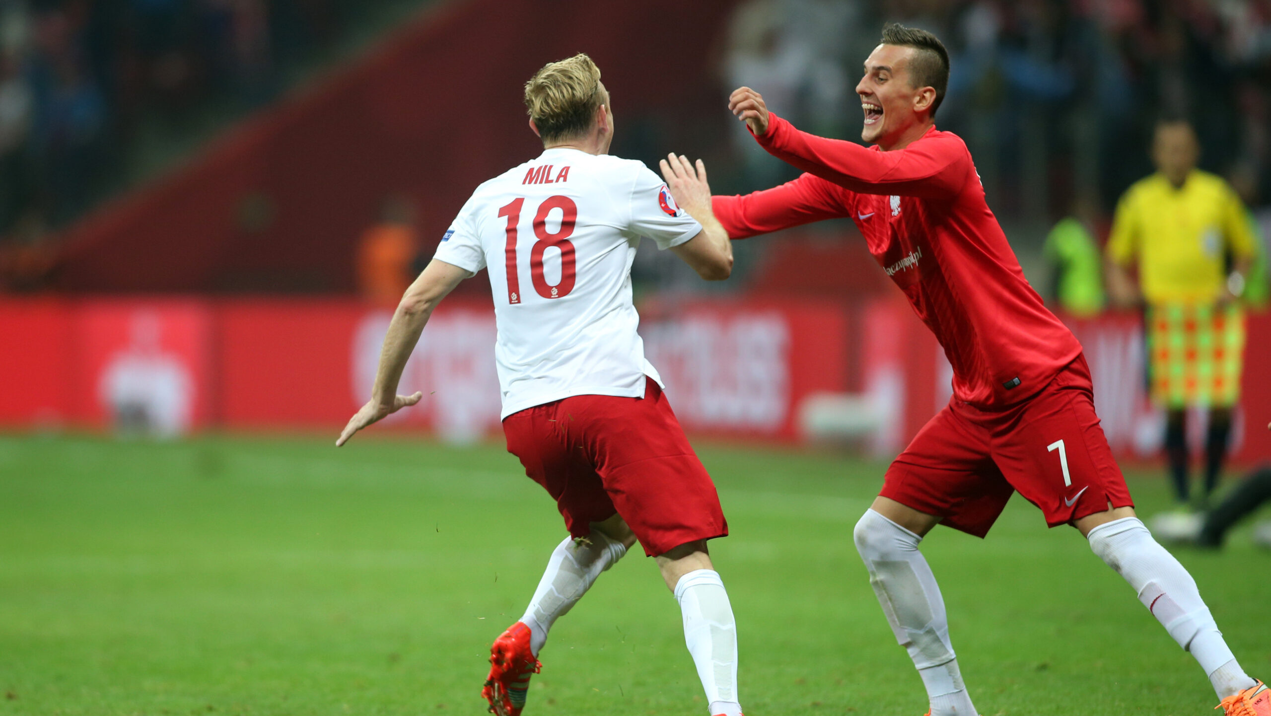 WARSZAWA 11.10.2014
MECZ ELIMINACJE DO MISTRZOSTW EUROPY FRANCJA 2016 GRUPA D: POLSKA - NIEMCY 2:0 --- QUALIFICATION FOR UEFA EURO 2016 MATCH GROUP D IN WARSAW: POLAND - GERMANY 2:0
SEBASTIAN MILA  ARKADIUSZ MILIK
FOT. PIOTR KUCZA/ 400mm.pl