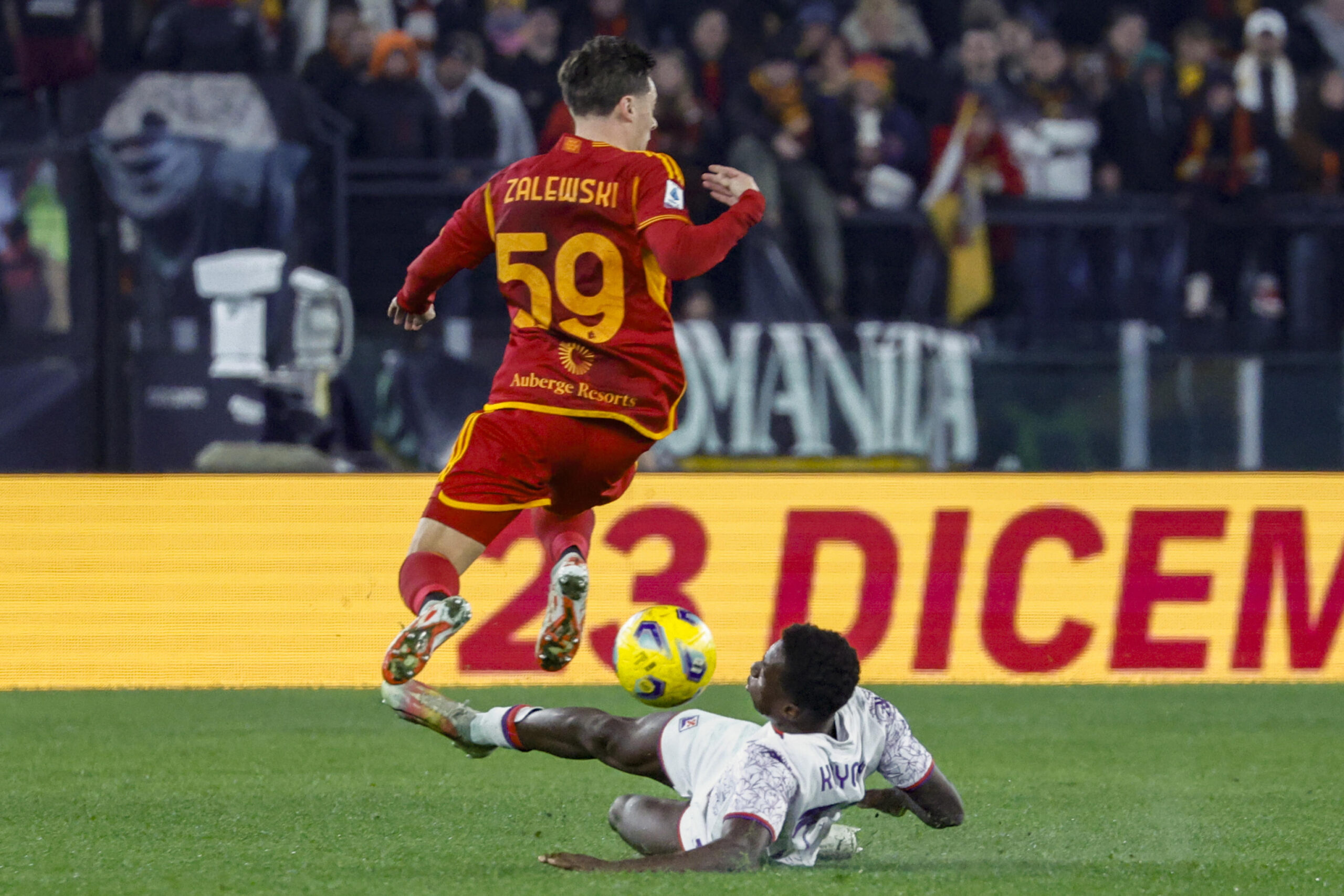 December 10, 2023, ROME, ITALY: AS Roma&#039;s Nicola Zalewski (L) and Fiorentina&#039;s Michael Kayode during the Italian Serie A soccer match between AS Roma and ACF Fiorentina at the Olimpico stadium in Rome, Italy, 10 December 2023. ANSA/FABIO FRUSTACI (Credit Image: © ANSA via ZUMA Press)
PILKA NOZNA LIGA WLOSKA SEZON 2023/2024
FOT. ZUMA/newspix.pl / 400mm.pl
POLAND ONLY!
---
newspix.pl / 400mm.pl