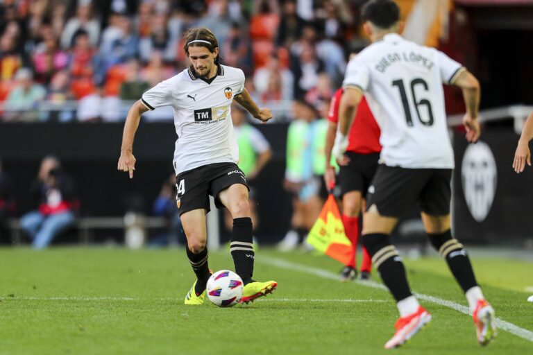 May 12, 2024, Valencia, Valencia, SPAIN: Yarek Gasiorowski of Valencia in action during the Spanish league, La Liga EA Sports, football match played between Valencia CF and Rayo Vallecano at Mestalla stadium on May 12, 2024, in Valencia, Spain. (Credit Image: © Ivan Terron/AFP7 via ZUMA Press Wire) 
LIGA HISZPANSKA PILKA NOZNA SEZON 2023/2024
FOT. ZUMA/newspix.pl / 400mm.pl

POLAND ONLY !!!
---
newspix.pl / 400mm.pl