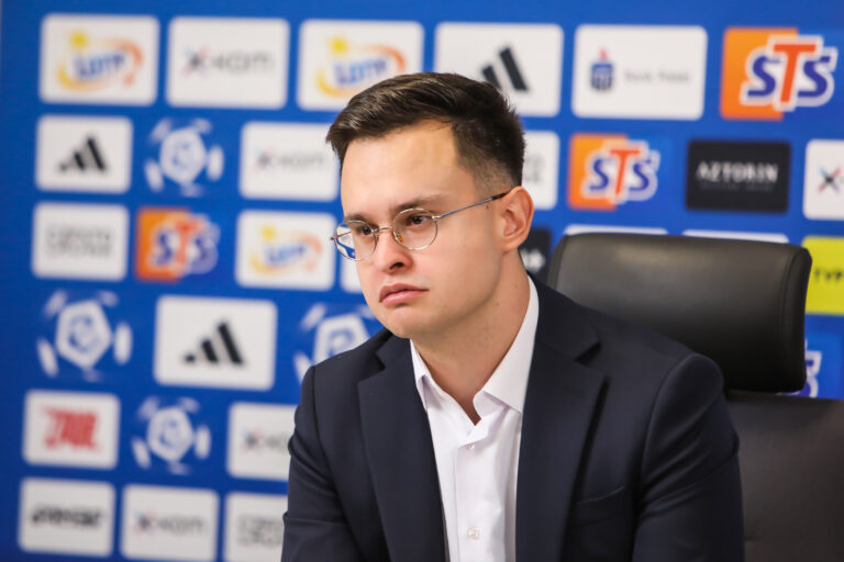 Czestochowa, 27.05.2024
KONFERENCJA PRASOWA Z NOWYM TRENEREM RAKOWA MARKIEM PAPSZUNEM
FOOTBALL TEAM RAKOW CZESTOCHOWA PRESS CONFERENCE MAREK PAPSZUN
NZ SAMUEL CARDENAS
FOT. NATANAEL BREWCZYNSKI / 400mm.pl