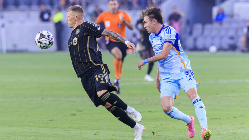 August 21, 2024, Los Angeles, California, USA: Mateusz Bogusz #19 of the Los Angeles Football Club receives the ball as Sam Vines #3 of the Colorado Rapids defends during their Leagues Cup Semifinal game on Wednesday August 21, 2024 at the BMO Stadium in Los Angeles, California. ARIANA RUIZ/PI (Credit Image: © PI via ZUMA Press Wire) 
LEAGUES CUP PILKA NOZNA SEZON 2024/2025

FOT. ZUMA/newspix.pl / 400mm.pl
POLAND ONLY!
---
newspix.pl / 400mm.pl