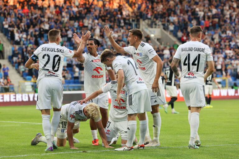 Plock  26.08.2024
Mecz 7. kolejka  Betclic  I Liga sezon 2024/25 --- Polish First League football match
Wisla Plock - Ruch Chorzow
Andrias Edmundsson  bramka gol radosc
FOT. MARCIN SOLARZ/400mm.pl