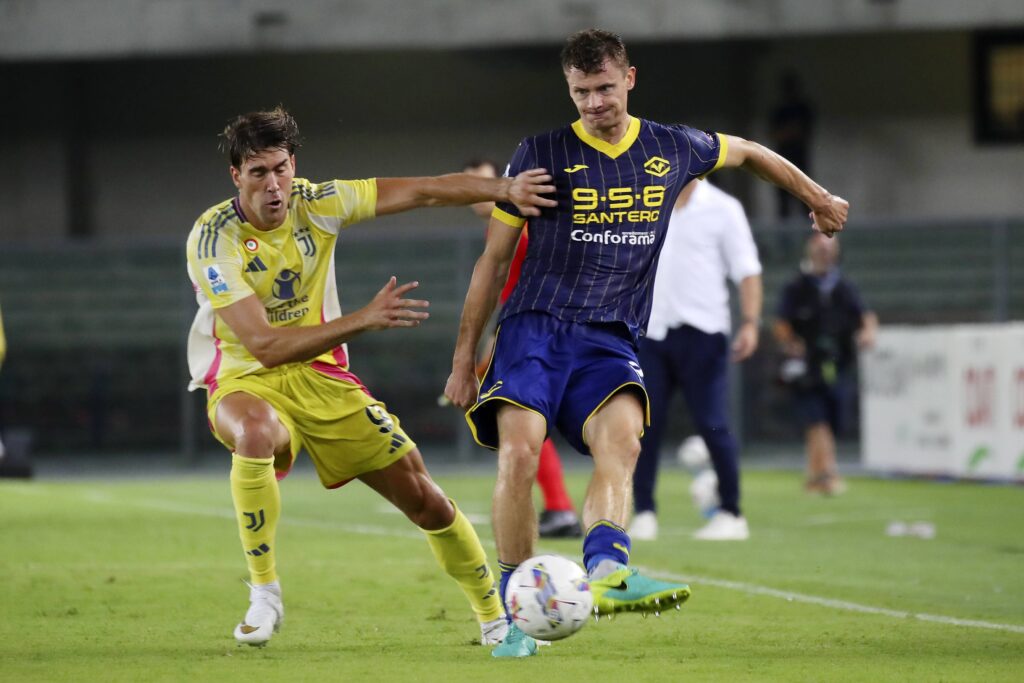 August 26, 2024, Verona, Vr, Italia: Dusan Vlahovic (9 Juventus FC)Pawel Dawidowicz (27 Hellas Verona)in action  during the  Serie A enilive soccer match between Hellas Verona  and Juventus at the Marcantonio Bentegodi Stadium, north Est Italy - Monday, August  26, 2024. Sport - Soccer (Photo by Paola Garbuio /Lapresse) (Credit Image: © Paola Garbuio/LaPresse via ZUMA Press) 
LIGA WLOSKA PILKA NOZNA SEZON 2024/2025
FOT. ZUMA/newspix.pl / 400mm.pl

POLAND ONLY !!!
---
newspix.pl / 400mm.pl