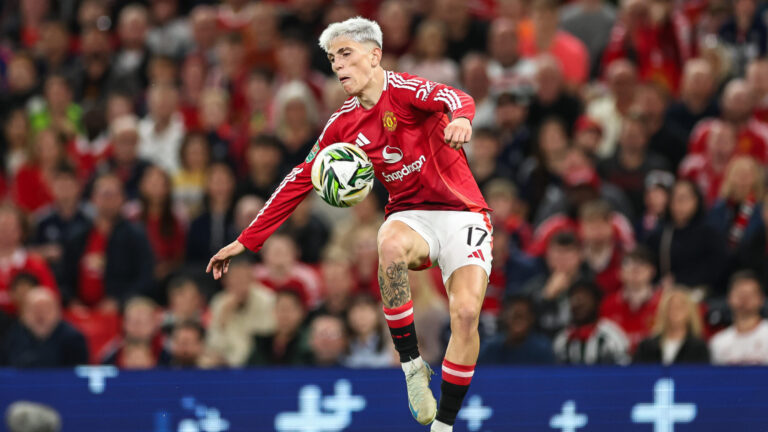 September 17, 2024, London, England, United Kingdom: Alejandro Garnacho of Manchester United controls the ball during the Carabao Cup 3rd Round match Manchester United vs Barnsley at Old Trafford, Manchester, United Kingdom, 17th September 2024. (Credit Image: © Mark Cosgrove/News Images via ZUMA Press Wire) 
PUCHAR LIGI ANGIELSKIEJ PILKA NOZNA SEZON 2024/2025
FOT. ZUMA/newspix.pl / 400mm.pl
POLAND ONLY!
---
newspix.pl / 400mm.pl