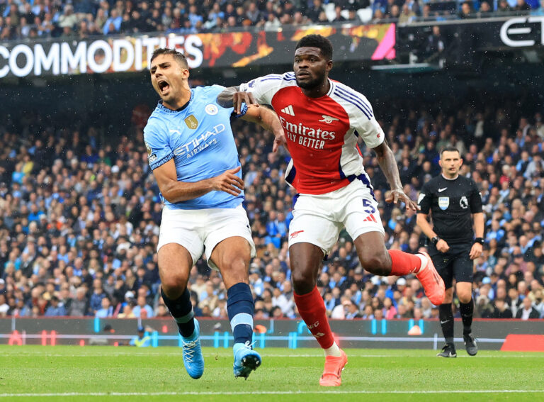 September 22, 2024, Manchester, Lancashire, England: 22nd September 2024; Etihad Stadium, Manchester, England; Premier League Football, Manchester City versus Arsenal; Rodri of Manchester City is injured in a collision with Thomas Party of Arsenal leading to his substitution (Credit Image: © David Blunsden/Action Plus Sports via ZUMA Press Wire) 
LIGA ANGIELSKA PILKA NOZNA SEZON 2024/2025
FOT. ZUMA/newspix.pl / 400mm.pl

POLAND ONLY !!!
---
newspix.pl / 400mm.pl