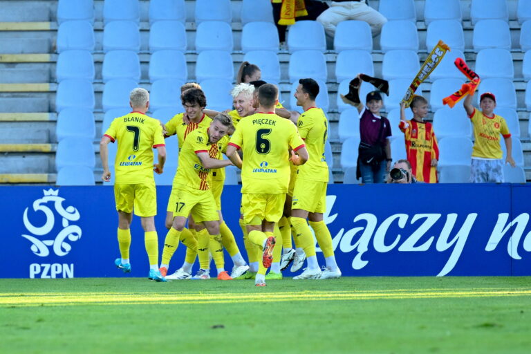 MECZ I RUNDA PUCHAR POLSKI SEZON 2024/25 --- FIRST ROUND OF POLISH CUP FOOTBALL MATCH: KORONA KIELCE - FKS STAL MIELEC
N/Z KORONA KIELCE GOL PAU RESTA CIESZYNKA RADOSC
FOT. PAWEL PIOTROWSKI/ 400mm.pl