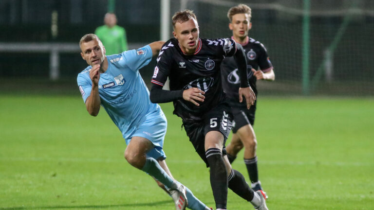 WARSZAWA  18.09.2022
EWINNER II LIGA  11. KOLEJKA  
POLONIA WARSZAWA - KOTWICA KOLOBRZEG
PAWEL LYSIAK  ERYK MIKOLAJEWSKI
FOT. MARCIN SZYMCZYK/400mm.pl