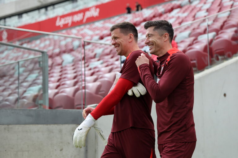 WARSZAWA 05.06.2024
TRENING REPREZENTACJI POLSKI--- POLISH FOOTBALL NATIONAL TEAM TRAINING SESSION IN WARSAW
WOJCIECH SZCZESNY  ROBERT LEWANDOWSKI
FOT. PIOTR KUCZA/400mm.pl