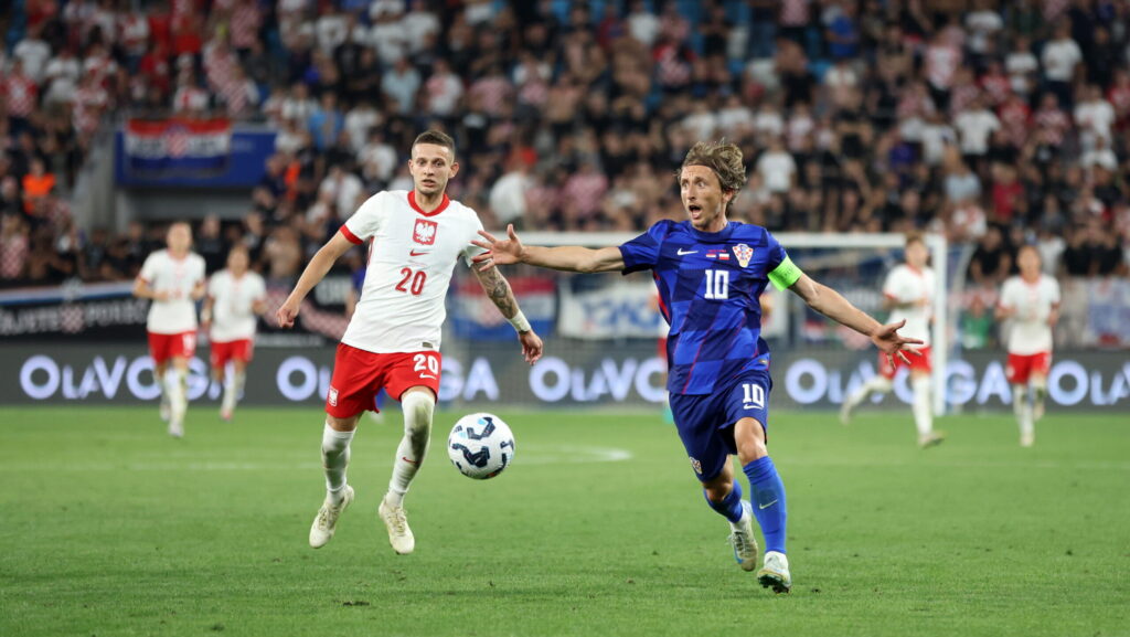 OSIJEK 08.09.2024
MECZ 2. KOLEJKA GRUPA A1 LIGA NARODOW SEZON 2024/25: CHORWACJA - POLSKA --- UEFA NATIONS LEAGUE FOOTBALL MATCH: CROATIA - POLAND
SEBASTIAN SZYMANSKI LUKA MODRIC
FOT. PIOTR KUCZA/400mm.pl