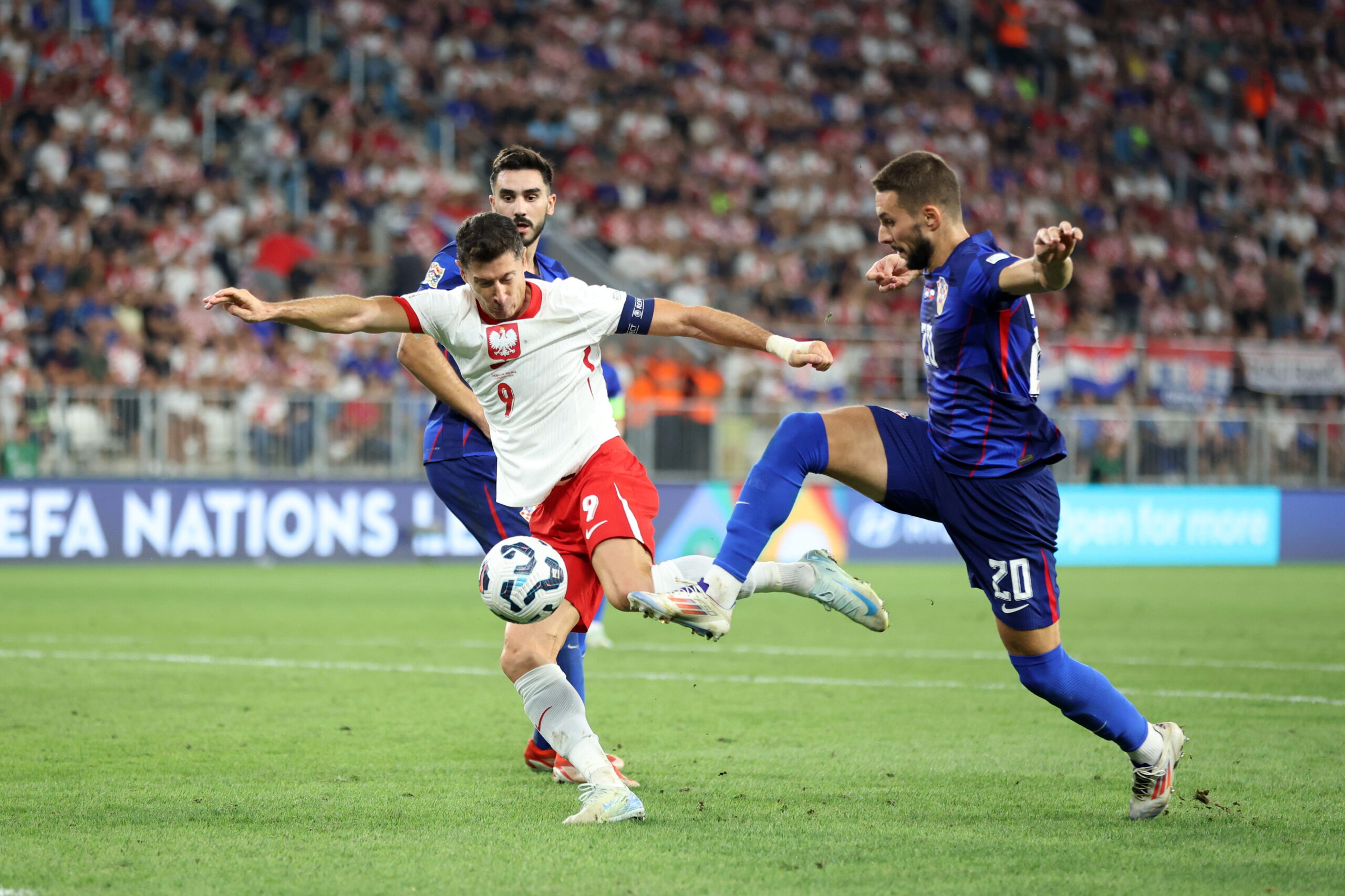 OSIJEK 08.09.2024
MECZ 2. KOLEJKA GRUPA A1 LIGA NARODOW SEZON 2024/25: CHORWACJA - POLSKA --- UEFA NATIONS LEAGUE FOOTBALL MATCH: CROATIA - POLAND
ROBERT LEWANDOWSKI  JOSIP SUTALO  MARKO PJACA
FOT. PIOTR KUCZA/400mm.pl