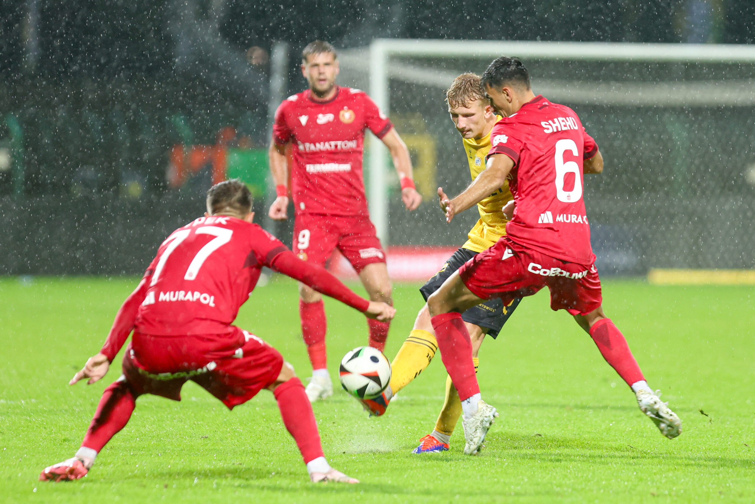 KATOWICE 13.09.2024
MECZ PKO EKSTRAKLASA SEZON 2024/25  POLISH FOOTBALL TOP LEAGUE MATCH : GKS KATOWICE - WIDZEW LODZ
MATEUSZ KOWALCZYK JULJAN SHEHU
FOT. MICHAL CHWIEDUK / 400mm.pl