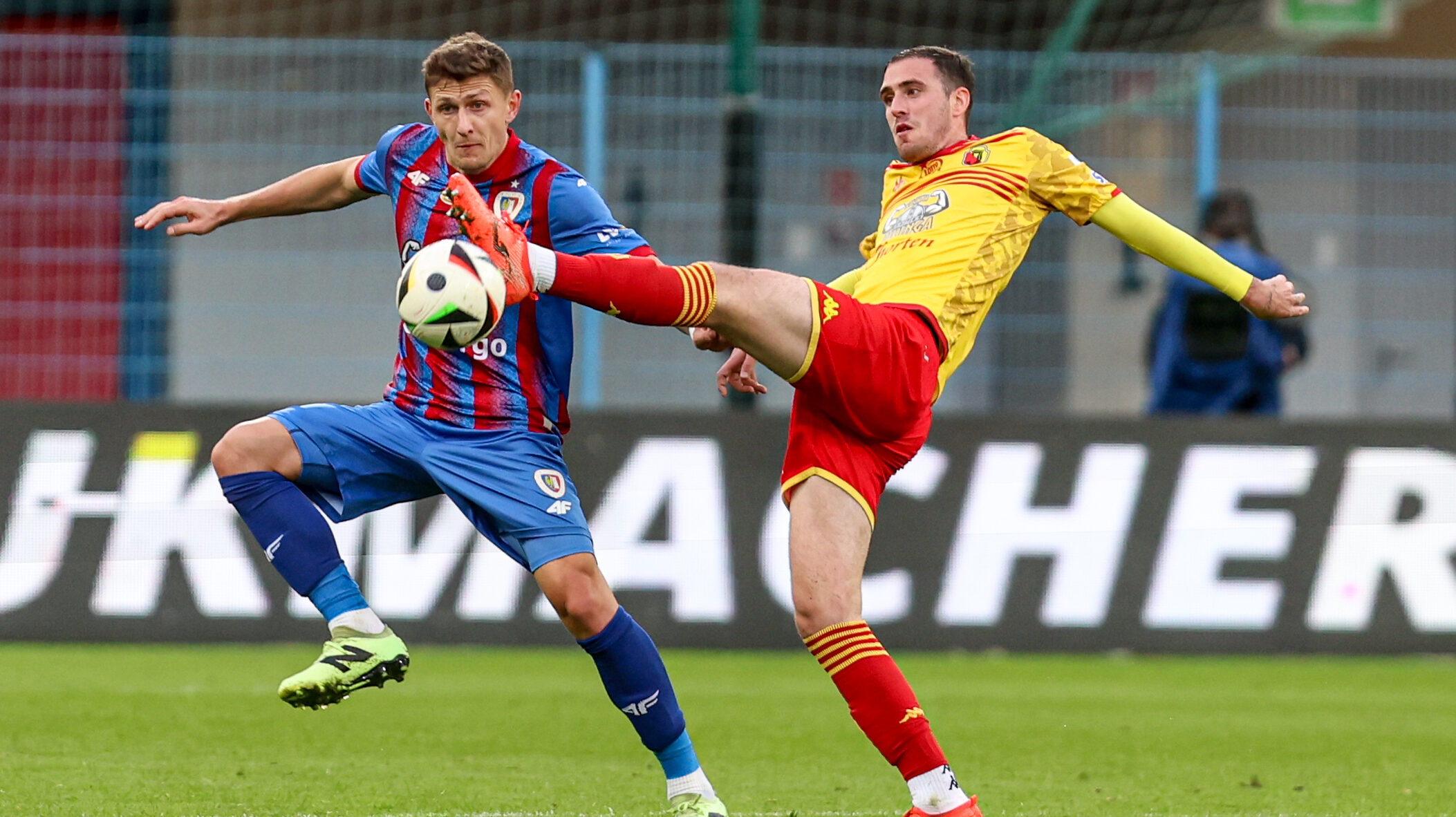 GLIWICE 29.09.2024
MECZ PKO EKSTRAKLASA SEZON 2024/25  POLISH FOOTBALL TOP LEAGUE MATCH : PIAST GLIWICE - JAGIELLONIA BIALYSTOK
FABIAN PIASECKI ADRIAN DIEGUEZ
FOT. MICHAL CHWIEDUK / 400mm.pl