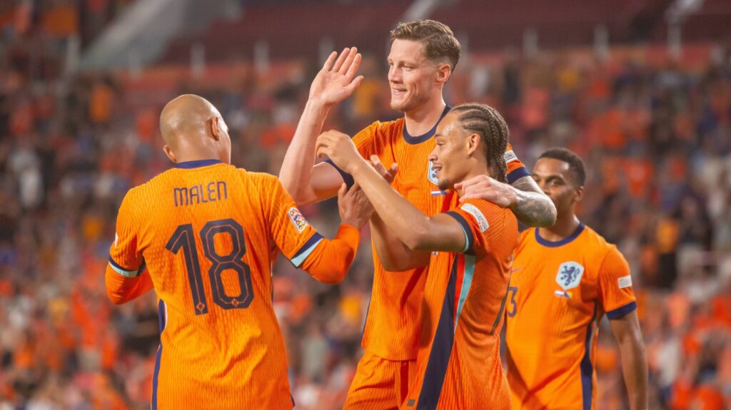 Xavi Simons (Niederlande) celebrates after scoring his team&#039;s fifth goal with teammates during the UEFA Nations League 2024/2025 League A - Group 3 match between Netherlands and Bosnia-Herzegovina at Philips Stadium on September 7, 2024 in Eindhoven, Netherlands.   (Photo by Mario Hommes/DeFodi Images)  
LIGA NARODOW UEFA PILKA NOZNA SEZON 2024/2025
HOLANDIA v BOSNIA I HERCEGOWINA
FOT. DEFODI IMAGES/newspix.pl / 400mm.pl

POLAND ONLY !!
---
newspix.pl / 400mm.pl