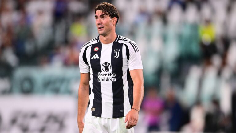 Dusan Vlahovic of Juventus FC look on during the Serie A match between Juventus and Como at Allianz Stadium on August 19, 2024 in Turin, Italy.   (Photo by Andrea Bruno Diodato/DeFodi Images)  
LIGA WLOSKA PILKA NOZNA SEZON 2024/2025
FOT. DEFODI IMAGES/newspix.pl / 400mm.pl

POLAND ONLY !!
---
newspix.pl / 400mm.pl