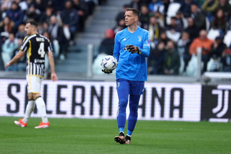 Wojciech Szczesny of Juventus Fc controls the ball during the Serie A match beetween Juventus Fc and Ac Milan at Allianz Stadium on April 27, 2024 in Turin, Italy .  (Photo by sportinfoto/DeFodi Images) 
LIGA WLOSKA PILKA NOZNA SEZON 2023/2024
FOT.DEFODI IMAGES/newspix.pl / 400mm.pl
POLAND ONLY!

---
newspix.pl / 400mm.pl