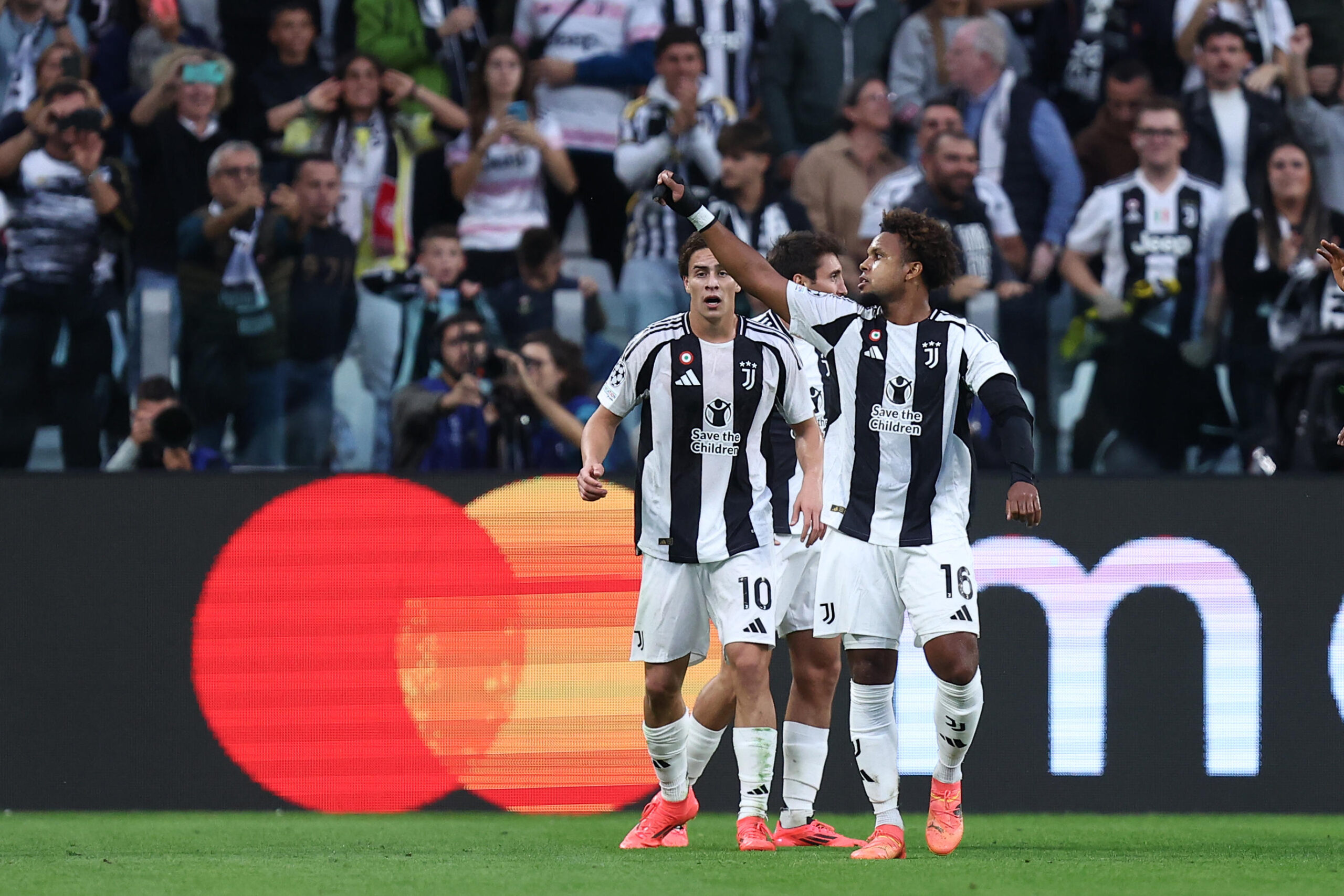 Weston Mckennie of Juventus Fc celebrates after scoring his team&#039;s second goal during the UEFA Champions League 2024/25 League Phase MD1 match between Juventus and PSV Eindhoven at Allianz Stadium on September 17, 2024 in Turin, Italy.   (Photo by Sportinfoto/DeFodi Images) 
LIGA MISTRZOW PILKA NOZNA SEZON 2024/2025
FOT.DEFODI IMAGES/newspix.pl / 400mm.pl
POLAND ONLY!

---
newspix.pl / 400mm.pl