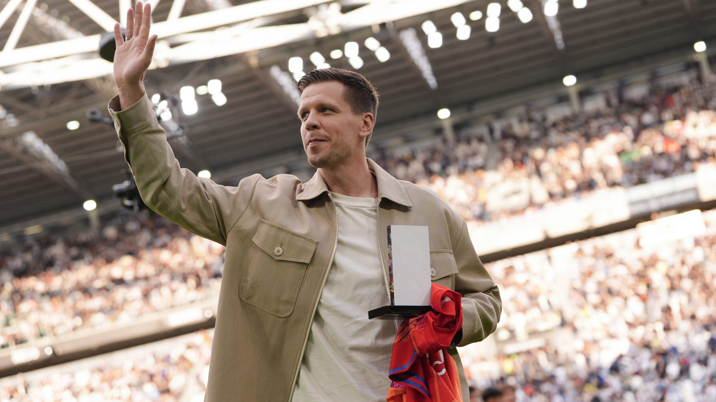 September 21, 2024, Torino, Italia: Wojciech Szczesny receives an award for 252 appearances in the Juventus shirt at the Serie A soccer match between Juventus Fc and SSC Napoli at the Juventus Stadium in Turin, north west Italy - September 21, 2024. Sport - Soccer (Photo by Fabio Ferrari/LaPresse) (Credit Image: © Fabio Ferrari/LaPresse via ZUMA Press) 
LIGA WLOSKA PILKA NOZNA SEZON 2024/2025
FOT. ZUMA/newspix.pl / 400mm.pl

POLAND ONLY !!!
---
newspix.pl / 400mm.pl