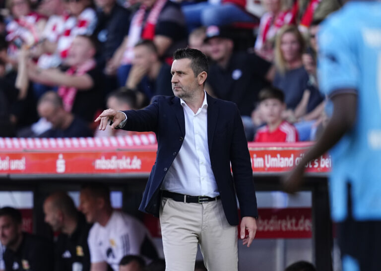 Nenad Bjelica (Union Berlin) gestikuliert waehrend des Spiels der 1. Bundesliga zwischen Union Berlin vs Bayer 04 Leverkusen, Stadion An der Alten Försterei am 06. April 2024 in Berlin, Deutschland. (Foto von Ulrik Pedersen/DeFodi Images)

Nenad Bjelica (Union Berlin) gestures during the 1. Bundesliga match between Union Berlin vs Bayer 04 Leverkusen at Stadion An der Alten Försterei on April 6, 2024 in Berlin, Germany. (Photo by Ulrik Pedersen/DeFodi Images) DFB / DFL REGULATIONS PROHIBIT ANY USE OF PHOTOGRAPHS AS IMAGE SEQUENCES AND/OR QUASI-VIDEO.
LIGA NIEMIECKA PILKA NOZNA SEZON 2023/2024
FOT.DEFODI IMAGES/newspix.pl / 400mm.pl
POLAND ONLY!

---
newspix.pl / 400mm.pl