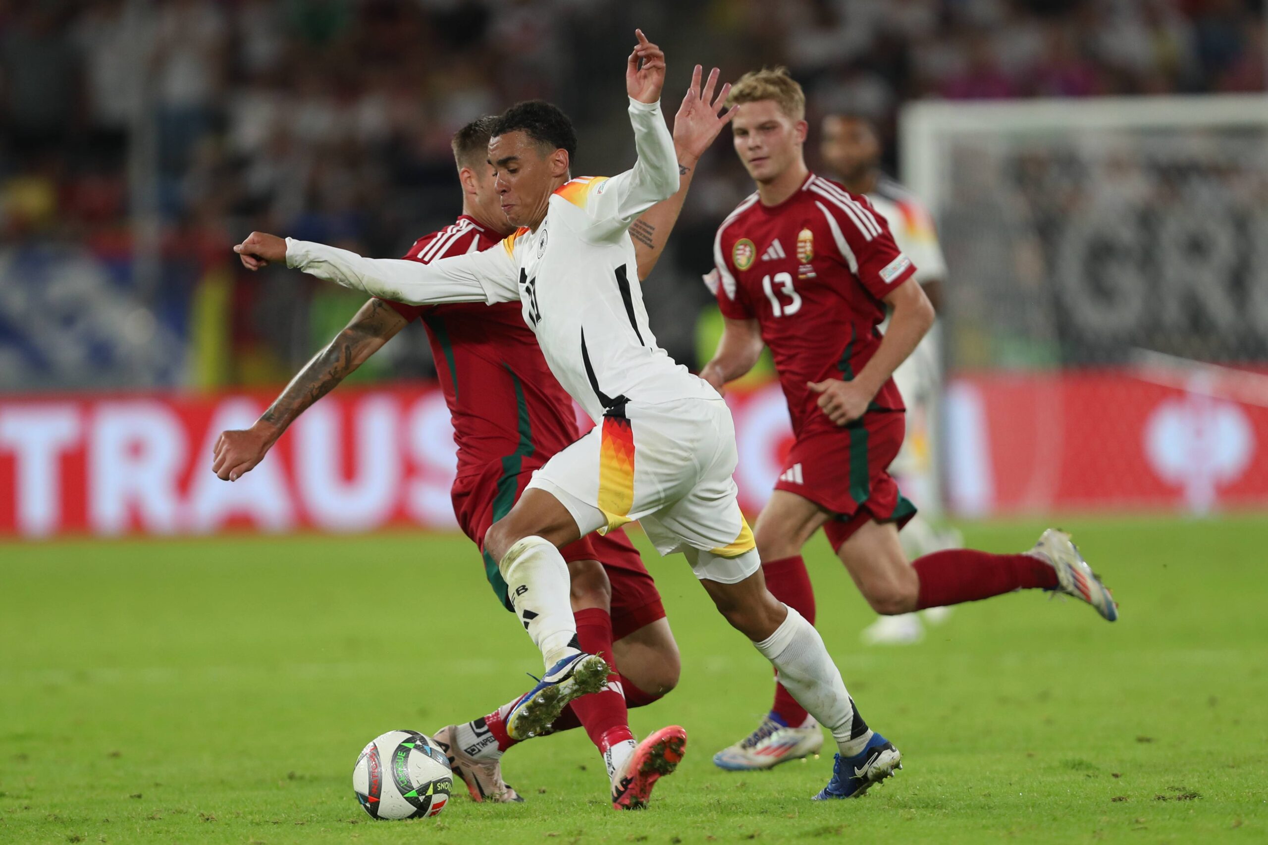 Jamal Musiala (Deutschland) und Tamás Nikitscher (Ungarn) im Zweikampf waehrend des Spiels der UEFA Nations League 2024/2025 League A - Gruppe 3 zwischen Deutschland und Ungarn, Merkur Spiel Arena am 07. September 2024 in Düsseldorf, Deutschland. (Foto von Oliver Kaelke/DeFodi Images) +++ 

Jamal Musiala (Deutschland) und Tamás Nikitscher (Ungarn) battle for the ball during the UEFA Nations League 2024/2025 League A - Group 3 match between Germany and  Hungary at Merkur Spiel Arena on September 7, 2024 in Dusseldorf, Germany. (Photo by Oliver Kaelke/DeFodi Images)  
LIGA NARODOW UEFA PILKA NOZNA SEZON 2024/2025
NIEMCY v WEGRY
FOT. DEFODI IMAGES/newspix.pl / 400mm.pl

POLAND ONLY !!
---
newspix.pl / 400mm.pl