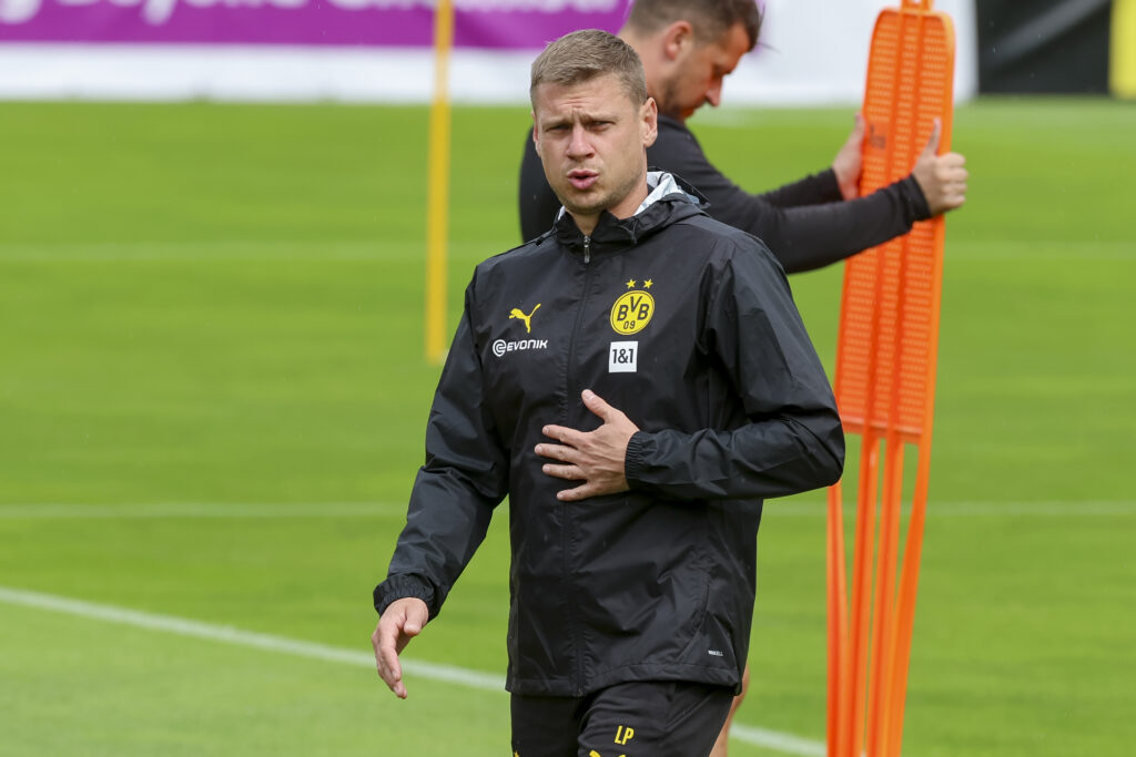 Co-Trainer Lukasz Piszczek (Borussia Dortmund) schaut, Tag 8, Trainingslager Borussia Dortmund,  am 08. August 2024 in Bad Ragaz, Schweiz. (Foto von Marco Steinbrenner/DeFodi Images)

Co-Trainer Lukasz Piszczek (Borussia Dortmund) looks on, Tag 8, Trainingslager Borussia Dortmund, , August 8, 2024 in Bad Ragaz, Switzerland. (Photo by Marco Steinbrenner/DeFodi Images) 
FOT. DEFODI IMAGES/newspix.pl / 400mm.pl
POLAND ONLY!
---
newspix.pl / 400mm.pl