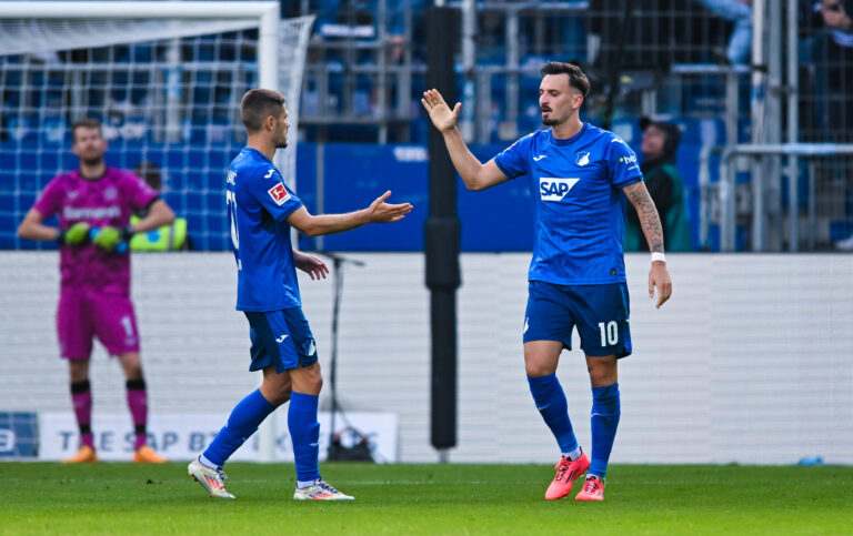 Mergim Berisha (TSG Hoffenheim) bejubelt mit Andrej Kramaric (TSG Hoffenheim) sein erstes Tor, Bundesliga, TSG Hoffenheim vs Bayer 04 Leverkusen, PreZero-Arena am 14. September 2024 in Sinsheim, Deutschland. (Foto von Silas Schueller/DeFodi Images)

Mergim Berisha (TSG Hoffenheim) celebrates his first goal with Andrej Kramaric (TSG Hoffenheim), Bundesliga, TSG Hoffenheim vs Bayer 04 Leverkusen, PreZero Arena on September 14, 2024 in Sinsheim, Germany. (Photo by Silas Schueller/DeFodi Images) 
LIGA NIEMIECKA PILKA NOZNA SEZON 2024/2025

FOT.DEFODI IMAGES/newspix.pl / 400mm.pl
POLAND ONLY!

---
newspix.pl / 400mm.pl