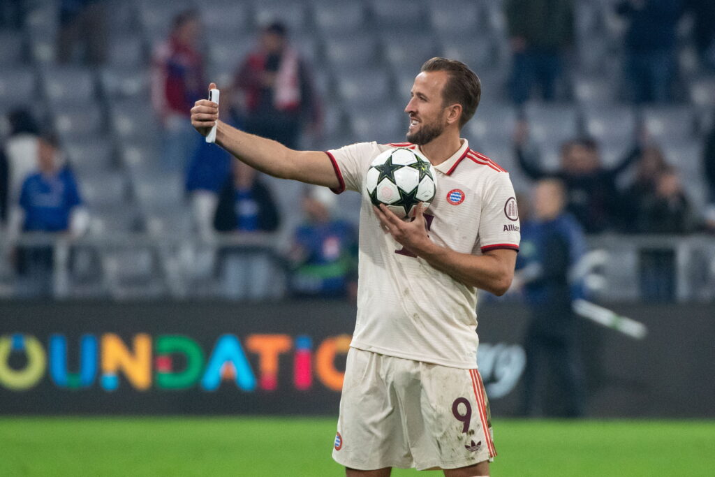 17.09.2024, Allianz Arena, München, GER, UEFA CL, FC Bayern Muenchen vs Dinamo Zagreb, 1. Spieltag, im Bild Harry Kane (FC Bayern Muenchen, #09) macht ein Selfie mit dem Spielball und jubelt ueber seine vier Tore // during the UEFA Champions League 1. matchday between FC Bayern Muenchen and Dinamo Zagreb at the Allianz Arena in München, Germany on 2024/09/17. EXPA Pictures © 2024, PhotoCredit: EXPA/ Eibner-Pressefoto/ Memmler

*****ATTENTION - OUT of GER*****
LIGA MISTRZOW PILKA NOZNA SEZON 2024/2025
FOT.EXPA/newspix.pl / 400mm.pl
Austria, Italy, Spain, Slovenia, Serbia, Croatia, Germany, UK, USA and Sweden  OUT!
---
newspix.pl / 400mm.pl